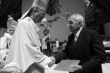 Josef Bogar přijímá na Antonínku blahopřání od arcibiskupa Jana Graubnera, léto 2008 (foto: RB)