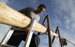 Stavění máje v Hluku (foto:rb)