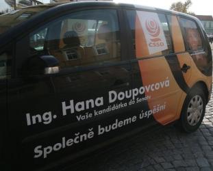 O tomo autě je v článku zmínka